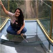 Profesora de Español imparte clases a todas las edades